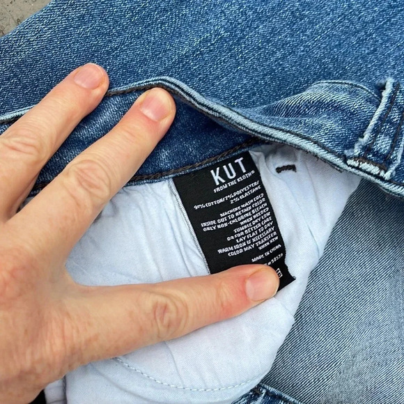 Kut from the Kloth Catherine mid- rise boyfriend jean size 10 - Picture 3 of 6